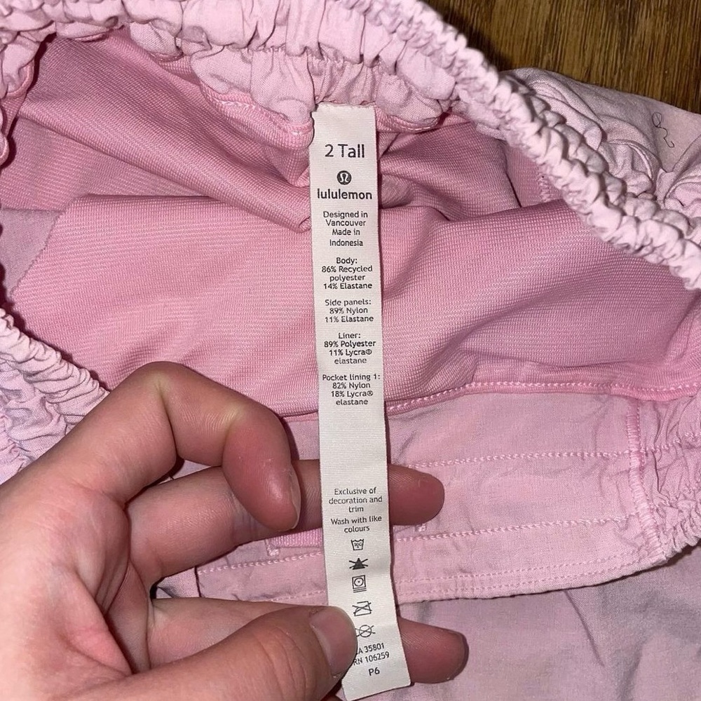 Lululemon Hotty Hot Short II *Long 4" - Picture 5 of 6